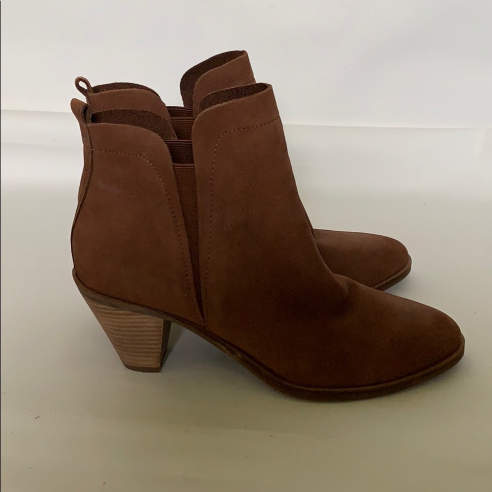 Women’s lucky brand rust suede booties size 9.5